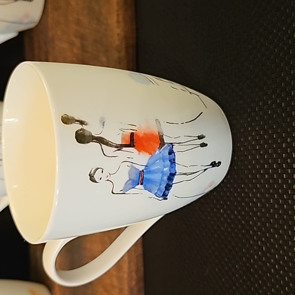 4 Model Coffee Cups - Picture 6 of 6